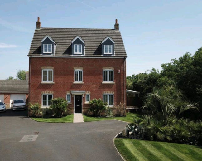 Executive House Main Photo