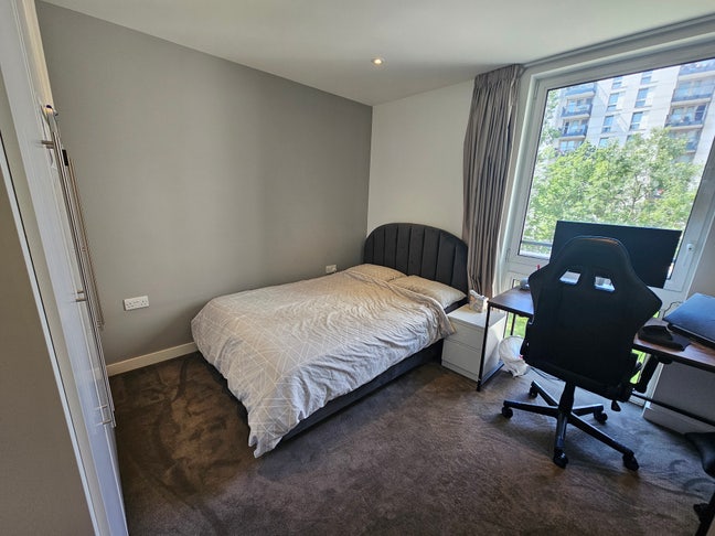 Spacious Double Room in East Village Main Photo