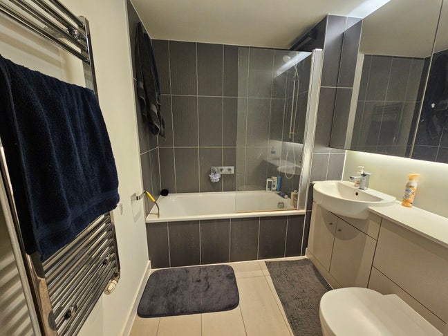 Spacious Double Room in East Village Main Photo