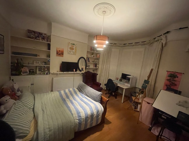 Spacious double bedroom in Clapham junction  Main Photo