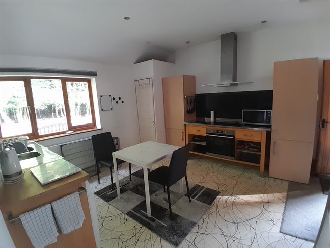 Outskirts of Chelmsford Large Studio.All bills inc Main Photo