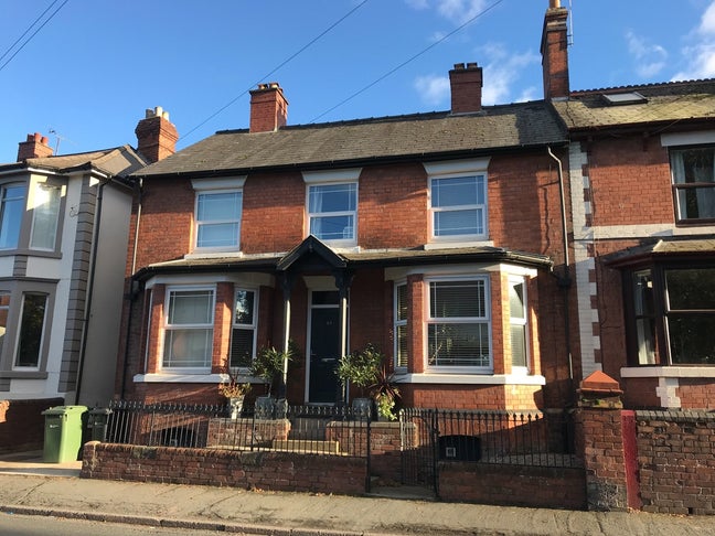 Attic Room with dressing room & En-suite  Main Photo