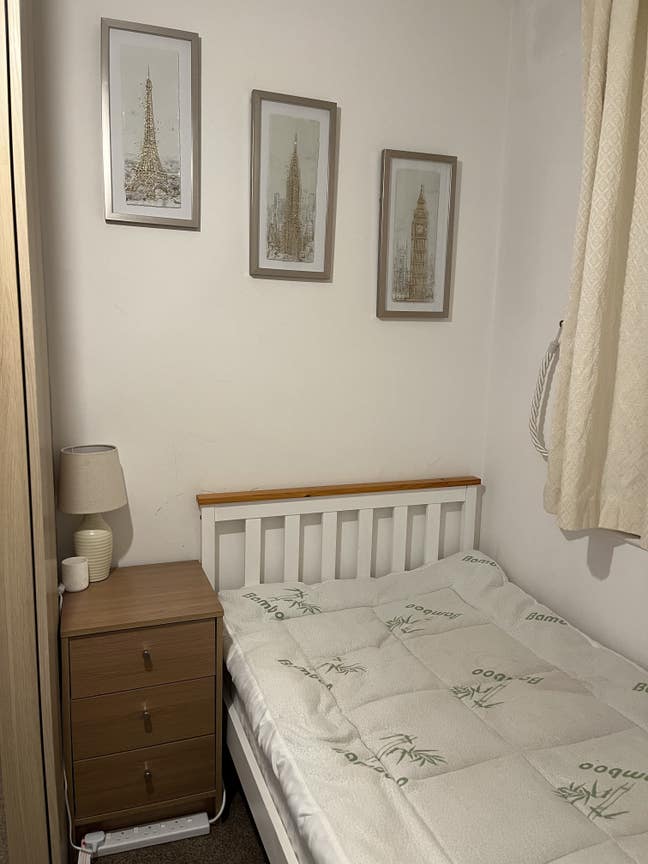 Spacious Single Room- Females only Main Photo