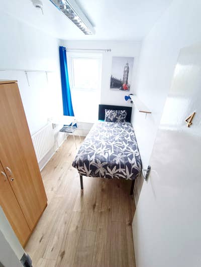 ** Whitechapel ** Cosy Single Room *  Main Photo