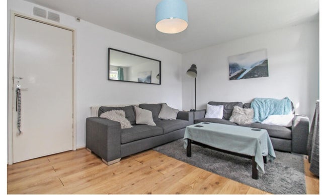 Female housemate - 2 bed near city centre (LS3) Main Photo