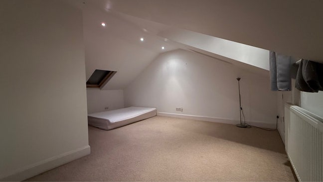 Double room in lovely flat in Brixton  Main Photo