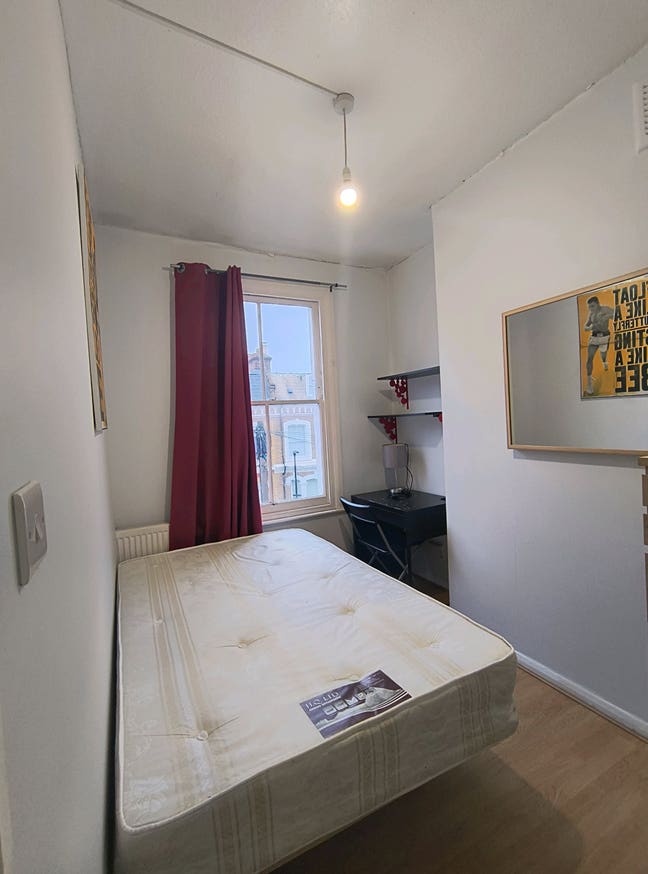 Bright double room to rent in Clapham North ✨ Main Photo