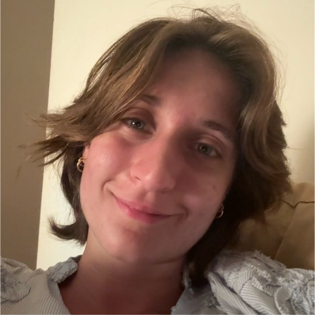 26 year old friendly, clean/tidy professional Main Photo