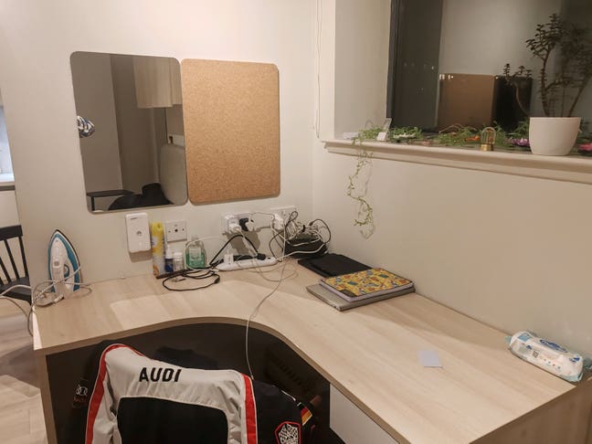 Gibson street, balcony studio.  Main Photo