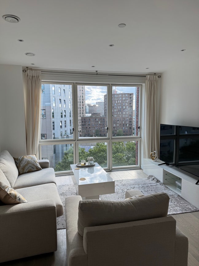 Master bedroom Main Photo