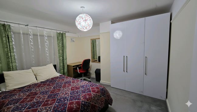 Double Room with King Size Bed & Wardrobe E16 Main Photo