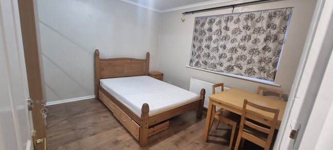  A room /double bed in Ch/ Ford bills include  Main Photo