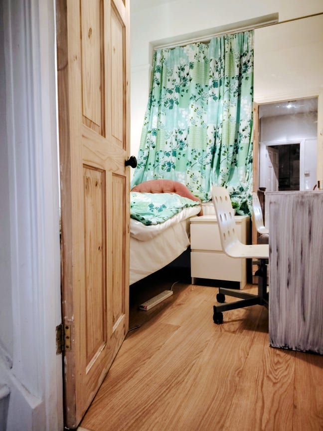 One single bedroom available for short term.  Main Photo