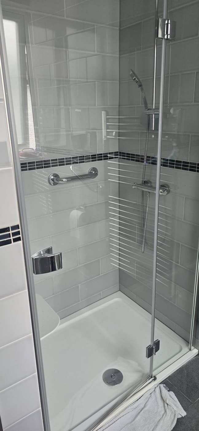 Large room to rent in a lovely clean and tidy hous Main Photo