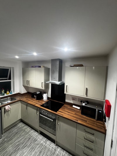 1 Room to Rent Main Photo