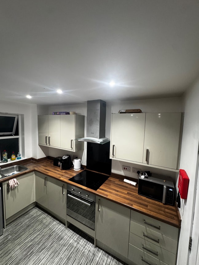 1 Room to Rent Main Photo