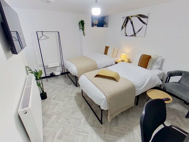 Self-Contained Studio with Parking Inc Bills 🏠  Main Photo