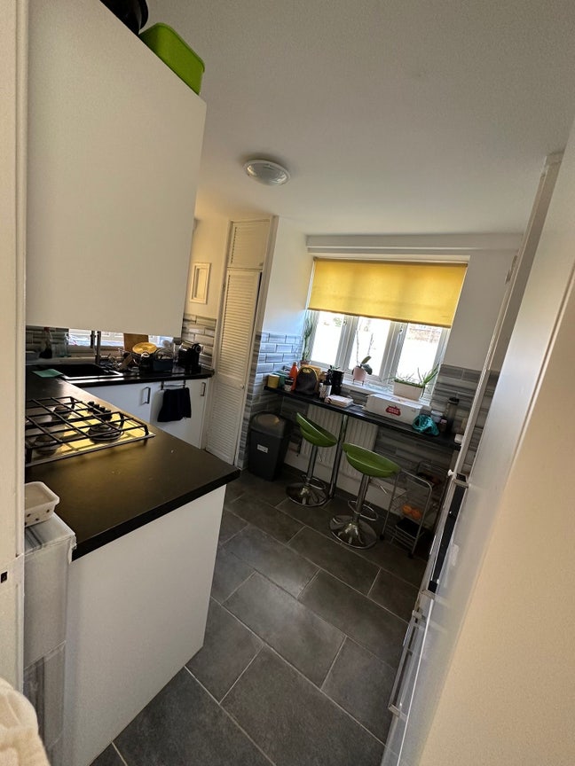 For Couple in a 2 Bed Flat Main Photo