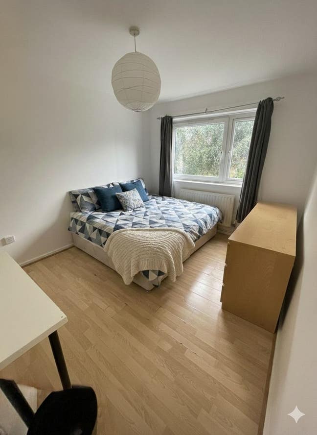 Aldgate/Stepney Green 💚 🟩 Large Double Available Main Photo