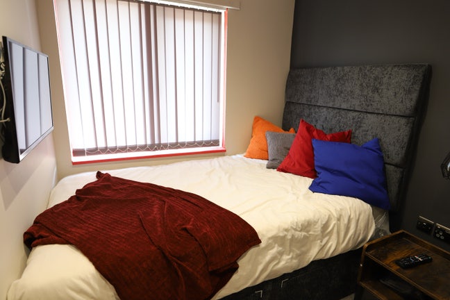 ***Professional House Share Near James Cook*** Main Photo