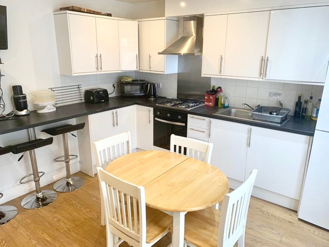 Quiet Living for Professionals | REPOSIT Here! Main Photo