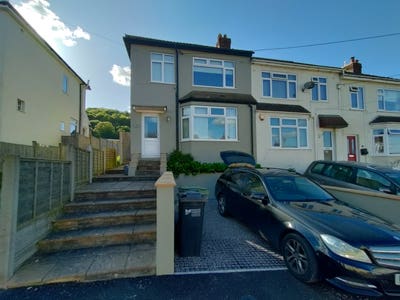 Spacious light and airy modernised 3 bed house Main Photo