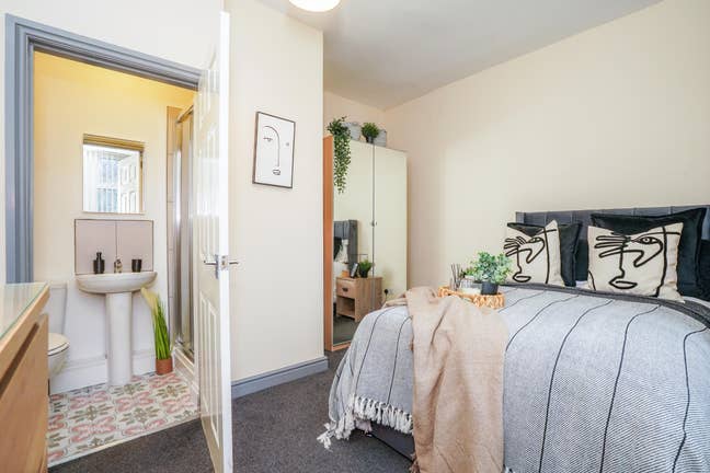 Dont Miss Out!!! Spacious, High End Double En- Main Photo