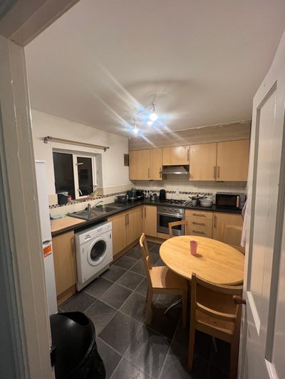 Fully furnished 2 bed house available from Jan 1st Main Photo