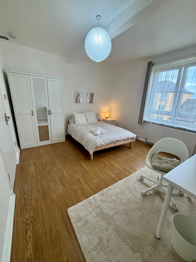 Large Double Room - No deposit - bills incl Main Photo