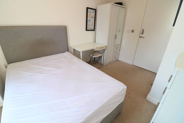 Greenwich/ Blackheath Room Back to the Market!! Main Photo