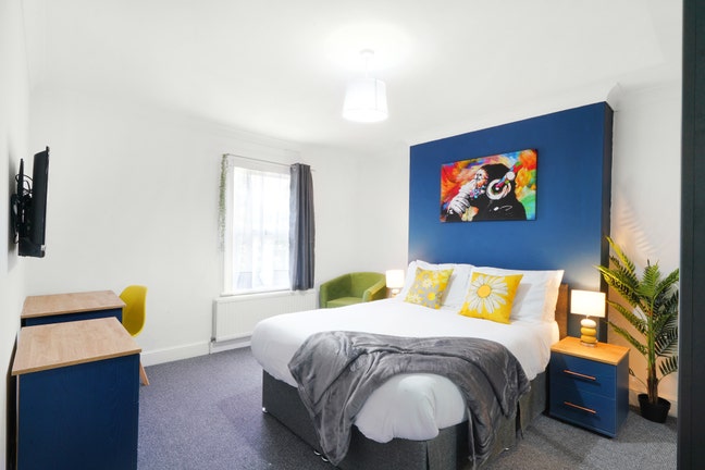 Ealing - Beautiful Home *Newly Refurbished* Main Photo