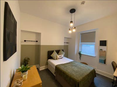 5-Bed Student House-Brynmill All Bills Included Main Photo