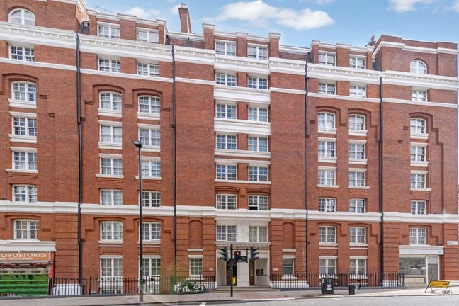 Luxurious 3-Bedroom Flat | Bloomsbury WC1 Main Photo