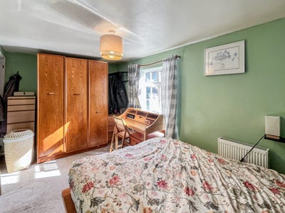 Double Room Available in 2‑Bed House near Station Main Photo