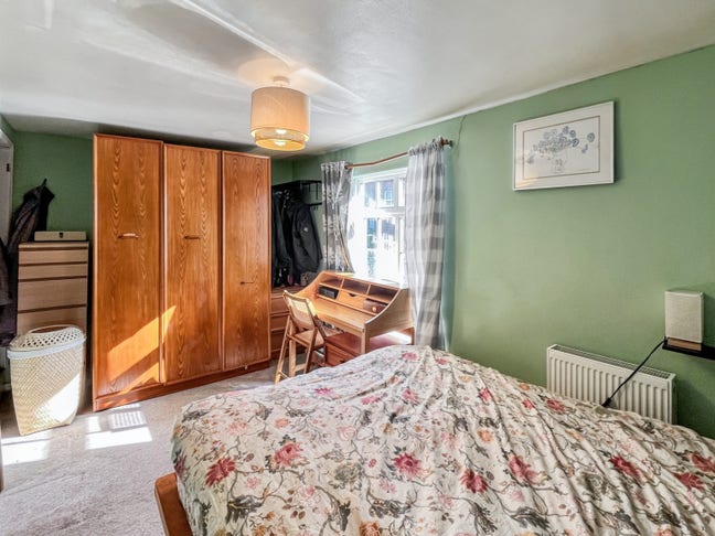 Double Room Available in 2‑Bed House near Station Main Photo