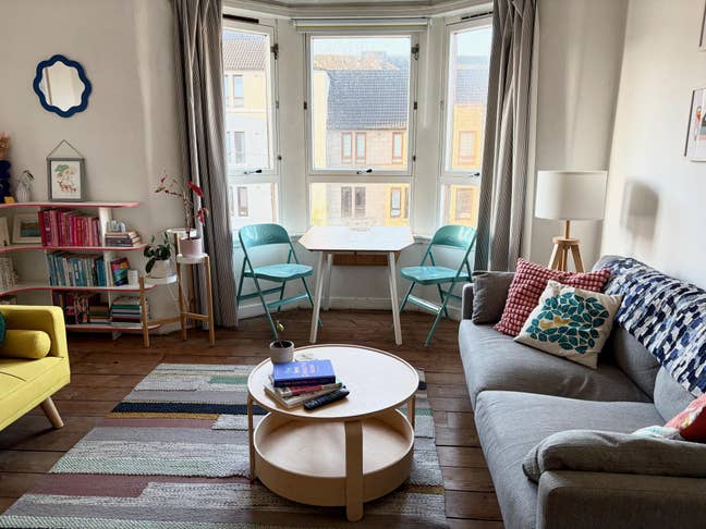 Cosy, Colourful Room for Rent in Shawlands Main Photo