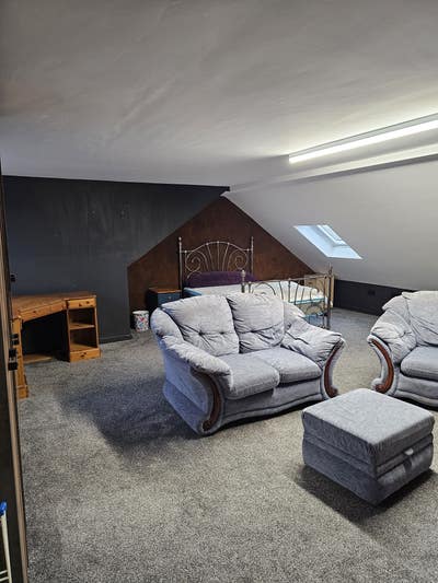 Spacious room in quiet house Main Photo