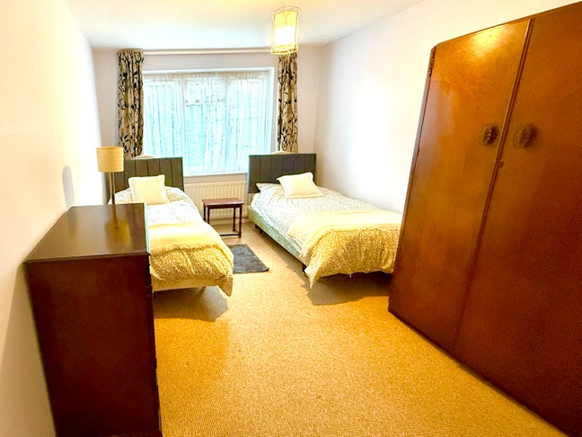 Women Preferred – Double Room in Central Moseley Flat Main Photo