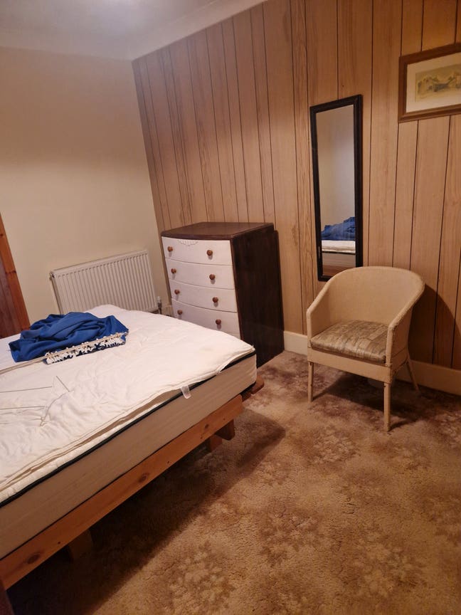 Double bedroom available  Main Photo