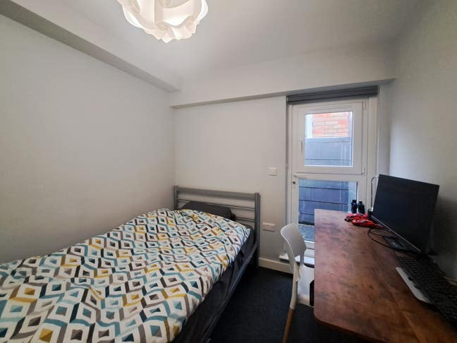 Room available in shared flat  Main Photo