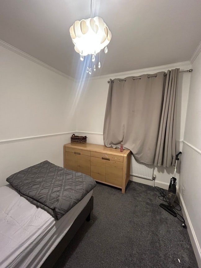 Letting one room for rent Main Photo