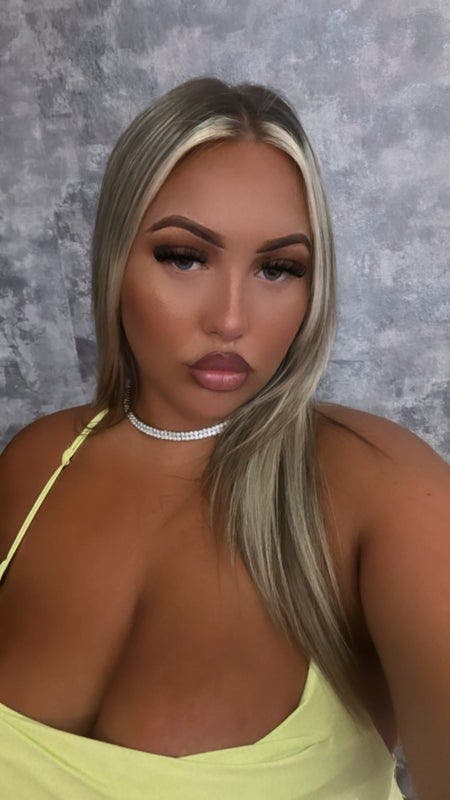 I am a female aged 22. I am looking for a stu... Main Photo