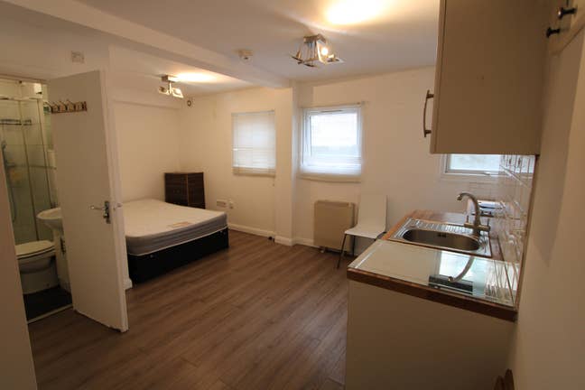 Ground floor studio in West Norwood Main Photo