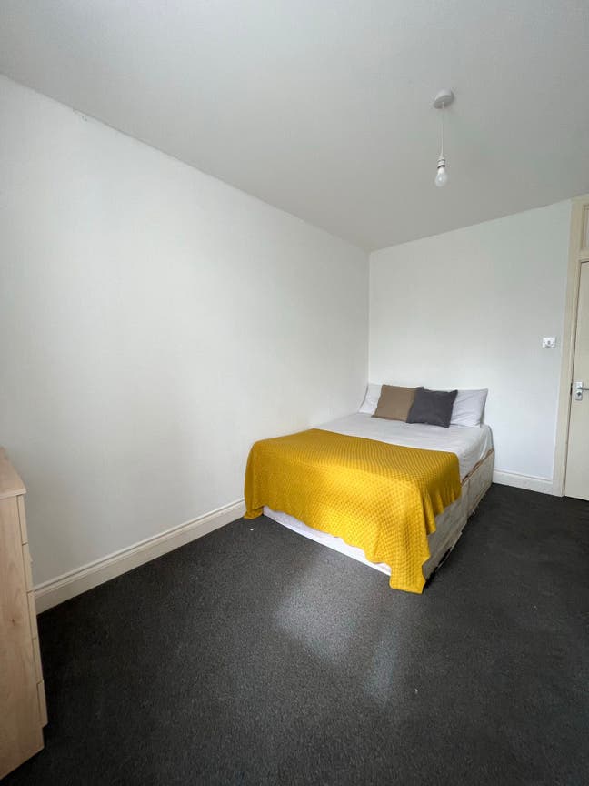 Double Room HA9 7LL Main Photo