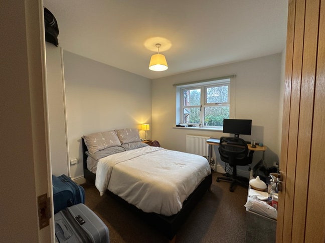 Stunning Double Room with Private bathroom  Main Photo