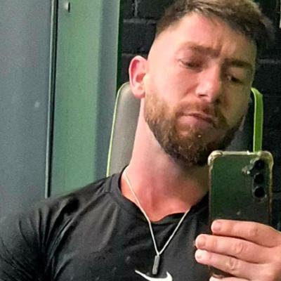 Professional Male seeks a single or double room Main Photo