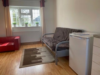 Lovely 1-bed flat with private entrance Main Photo