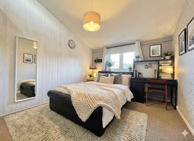 2 Fabulous Rooms - 5min to Station - Gated Area Main Photo