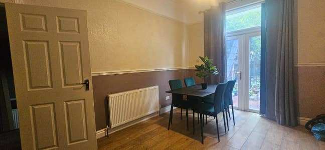 1 Double En Suite Double Room Available in L9! Main Photo