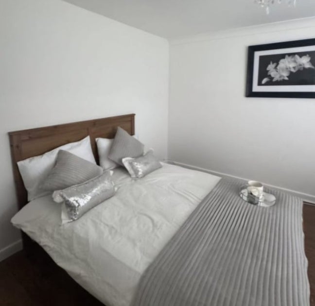 Lovely room in a shared house Main Photo